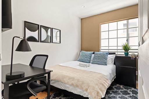 Single Room with a Common Bathroom in a 7 Bedroom Apartment at 10777 Ashton 201 - Room 4 – photo 1