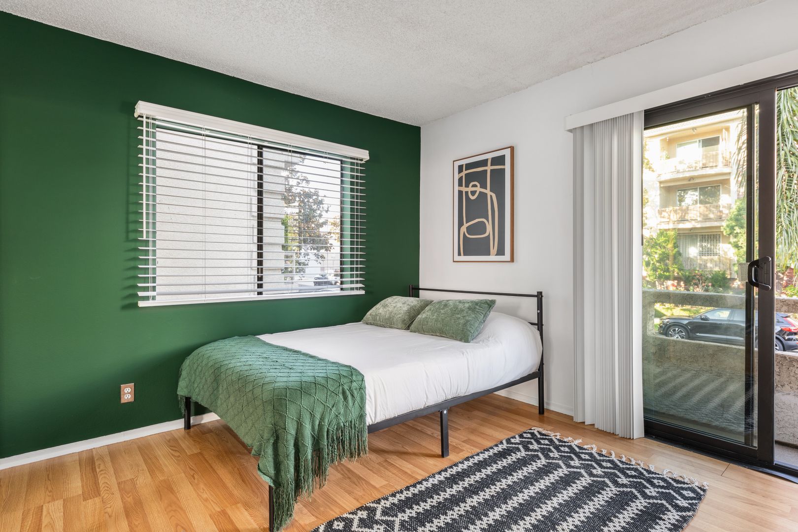 Los Angeles Apartment: 1823 Pelham 1