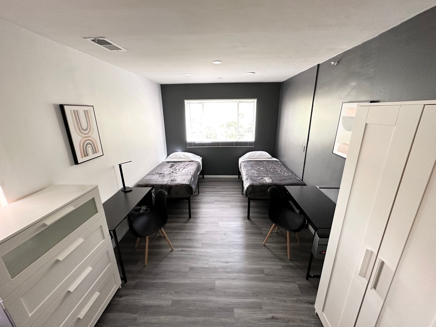 Los Angeles Apartment: 832 Hilgard Ave