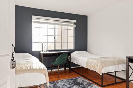 Twin/Shared Room with a Common Bathroom in a 7 Bedroom Apartment at 10777 Ashton 302 - Room 5B – photo 1