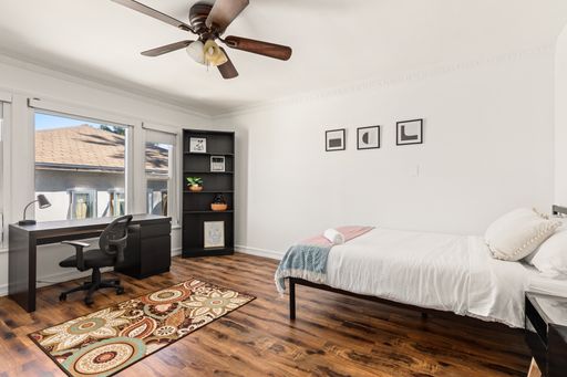 Single Room with a Common Bathroom in a 14 Unit Building at 515 Landfair - Room 13 – photo 1