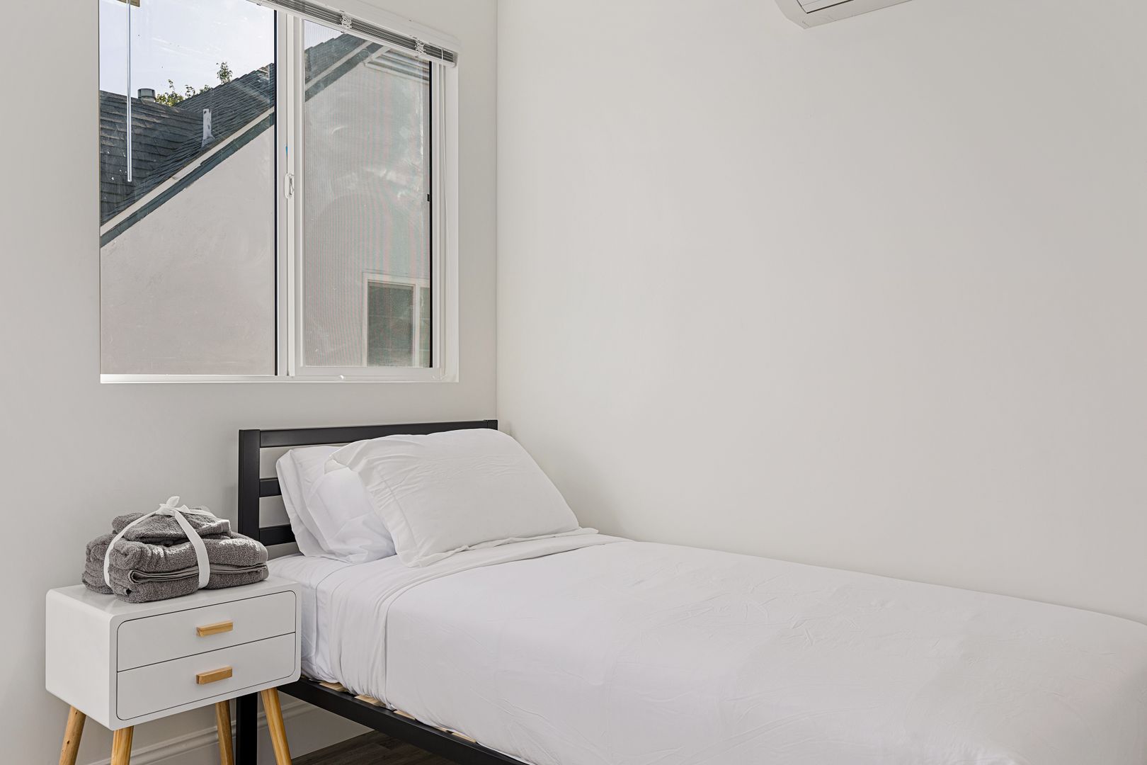 Los Angeles Apartment: 1740 Kelton Ave, Los Angeles, CA 90024