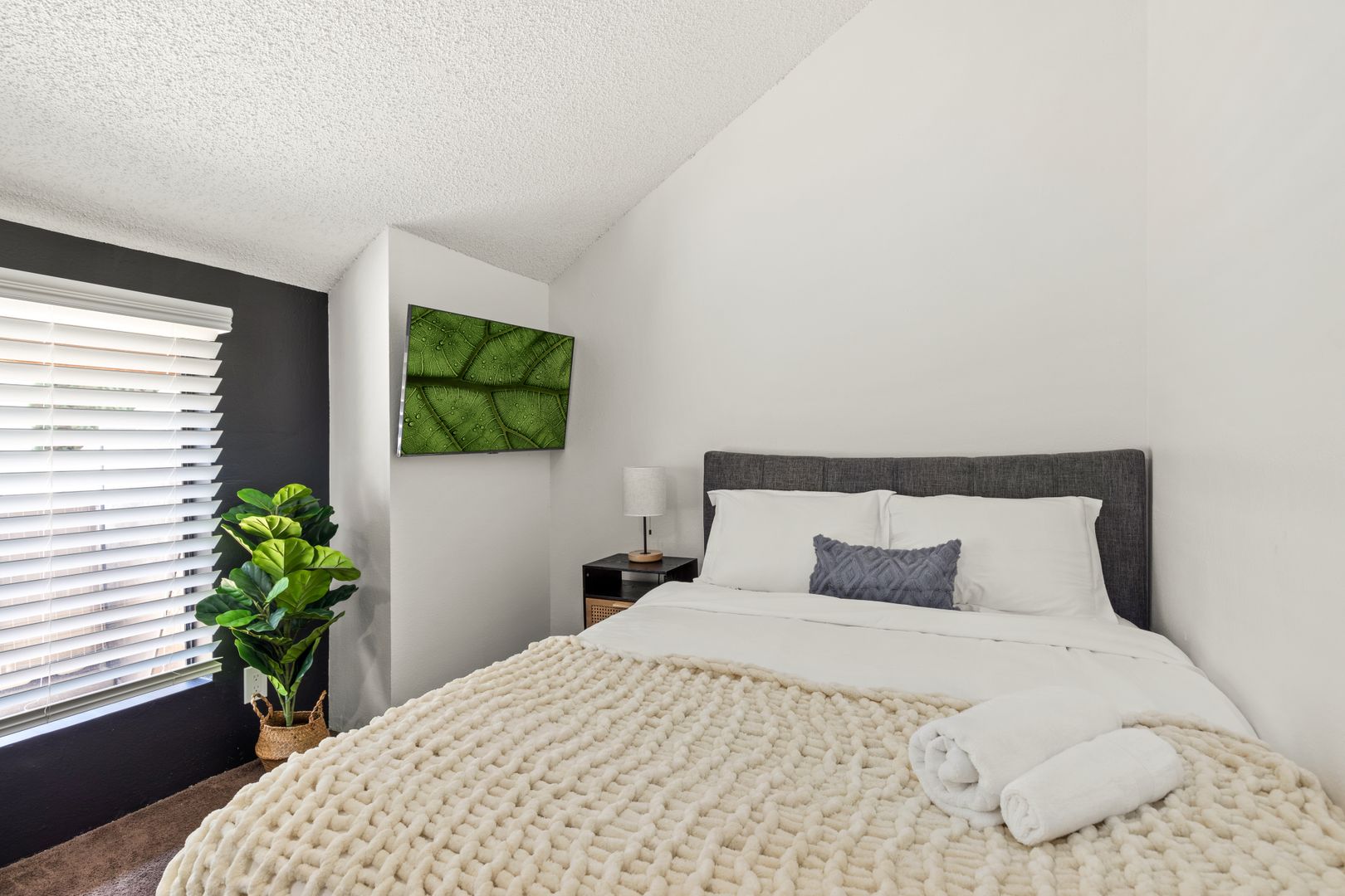 Los Angeles Apartment: 1823 Pelham 7