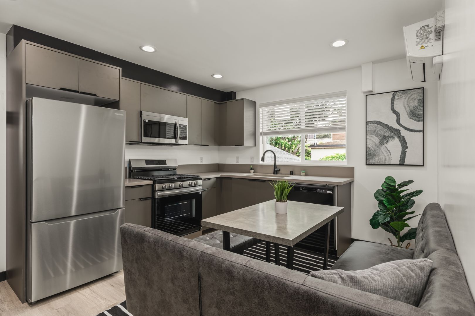 Los Angeles Apartment: 1517 1/2 Selby Avenue Los Angeles, CA 90024