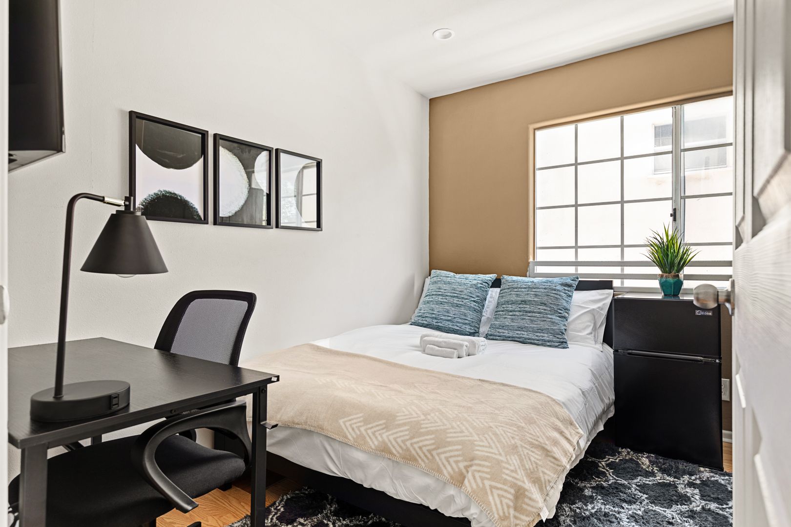 Los Angeles Apartment: 10777 Ashton 201