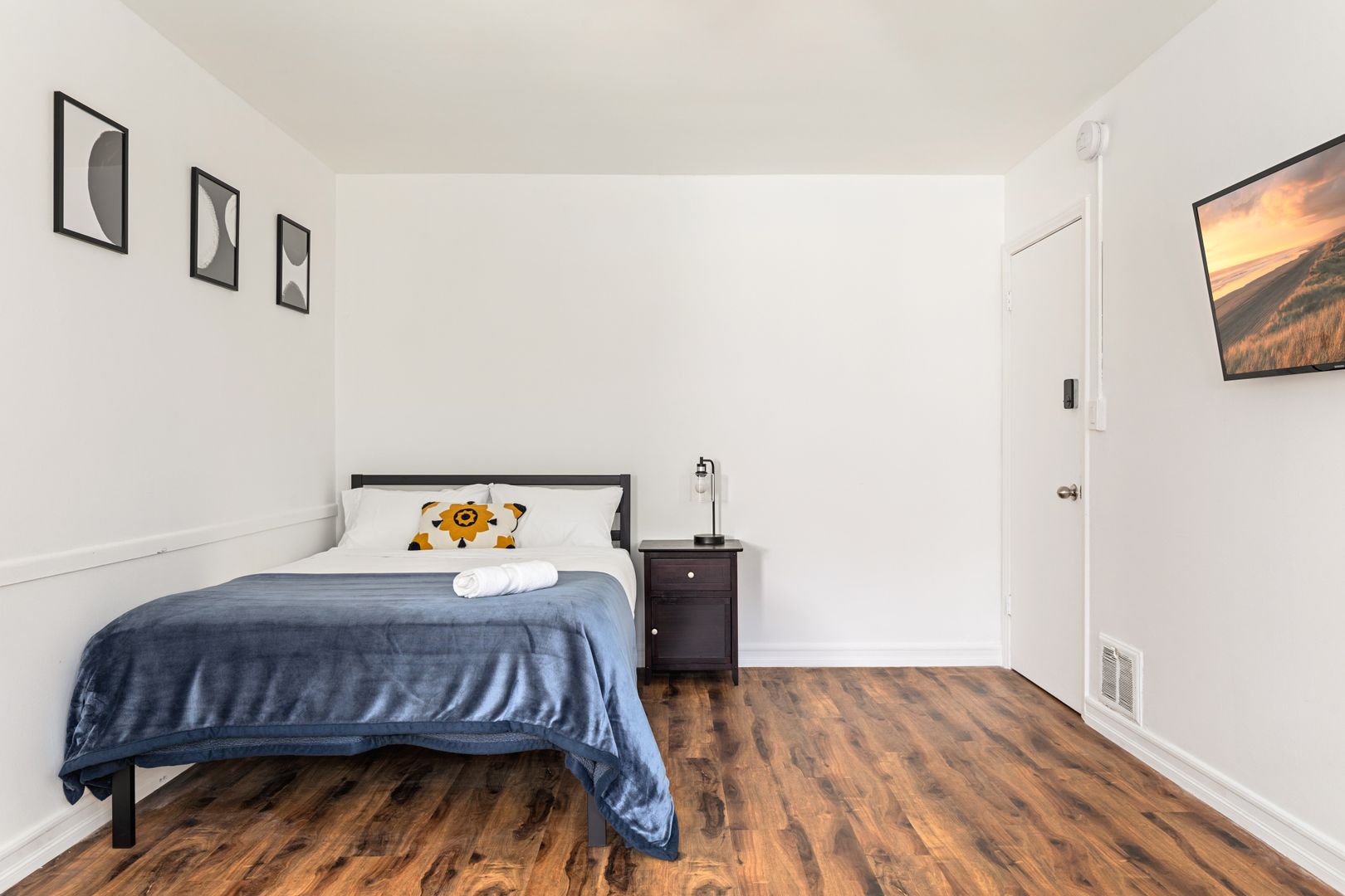 Los Angeles Apartment: 515 Landfair Ave