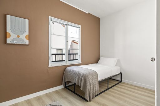 Single Room with a Common Bathroom at 840 Hilgard - Room 303 – photo 1