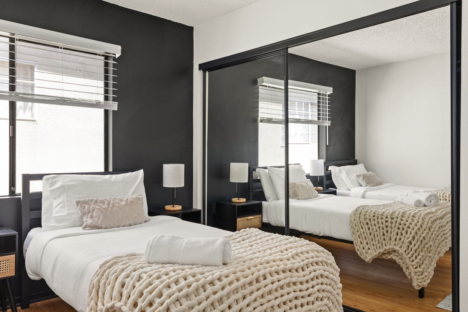 Los Angeles Apartment: 1823 Pelham 7