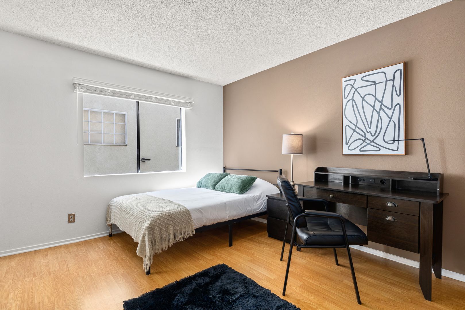 Los Angeles Apartment: 1823 Pelham 3