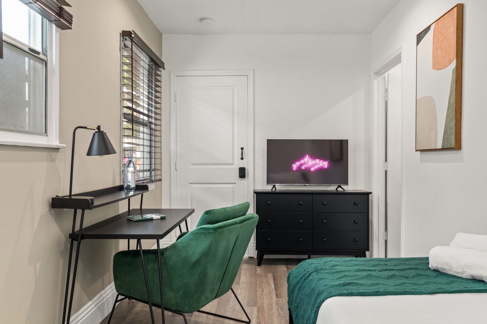 Los Angeles Apartment: 1517 Selby Ave