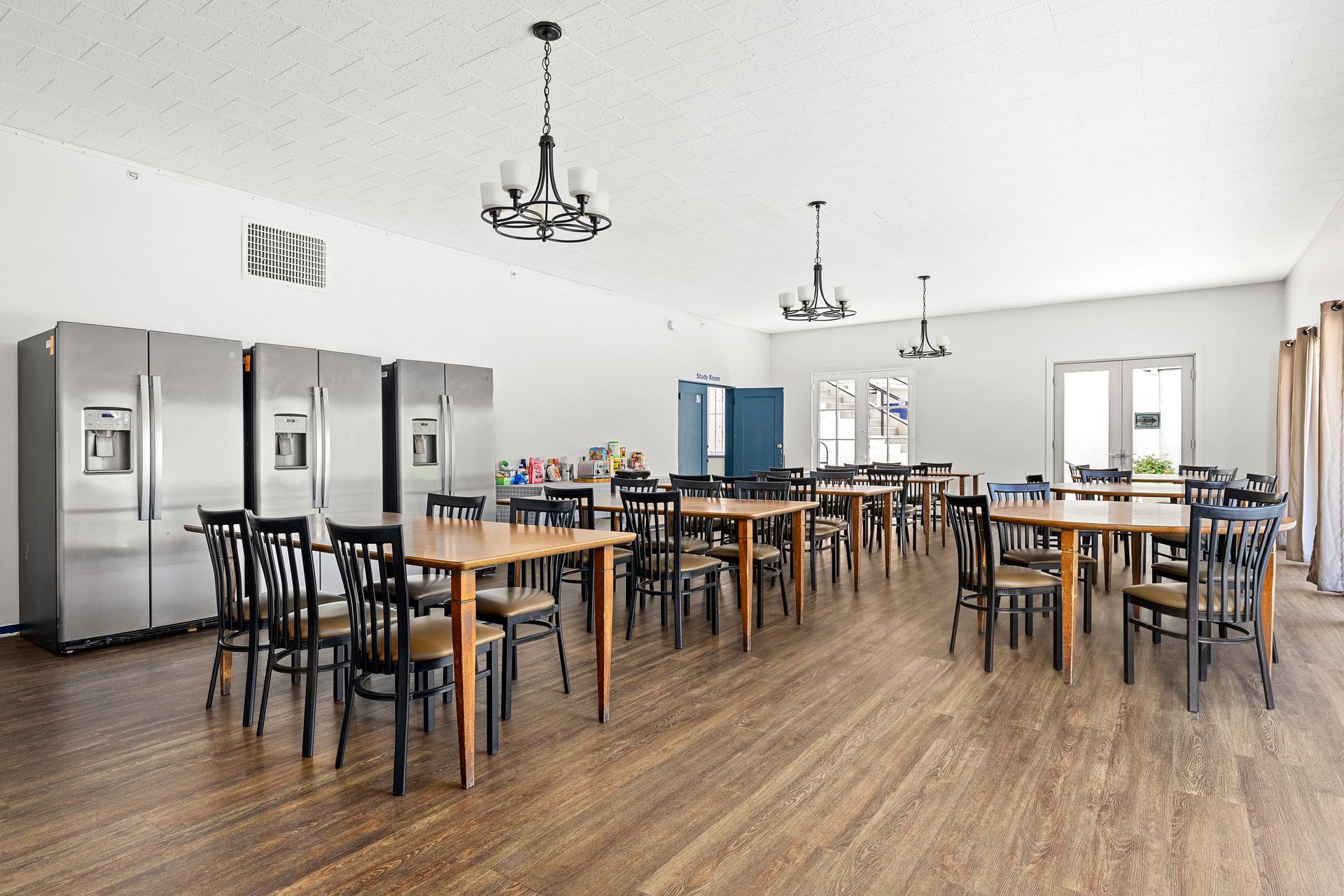 Los Angeles Apartment: 840 Hilgard Ave