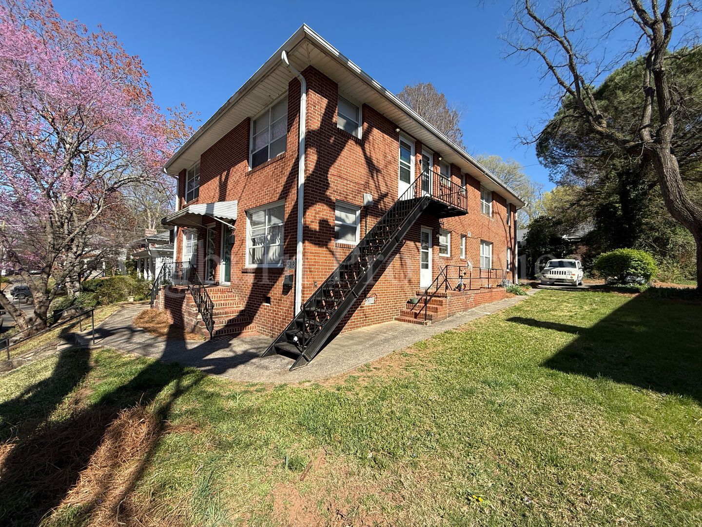 WINSTON-SALEM Apartment: 512-518 WEST END BLVD.