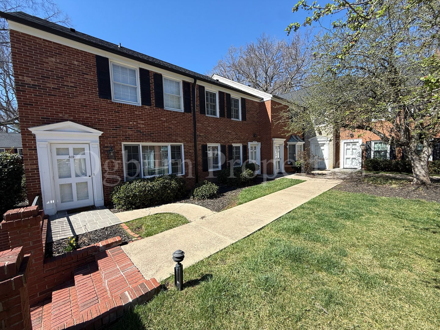 Winston-Salem House: 318 Hanover Arms Court