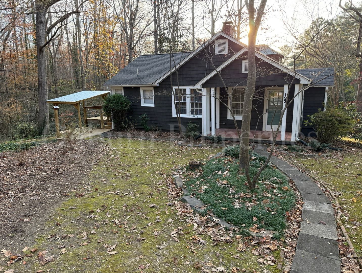 Winston-Salem House: 133 Woodbriar Road