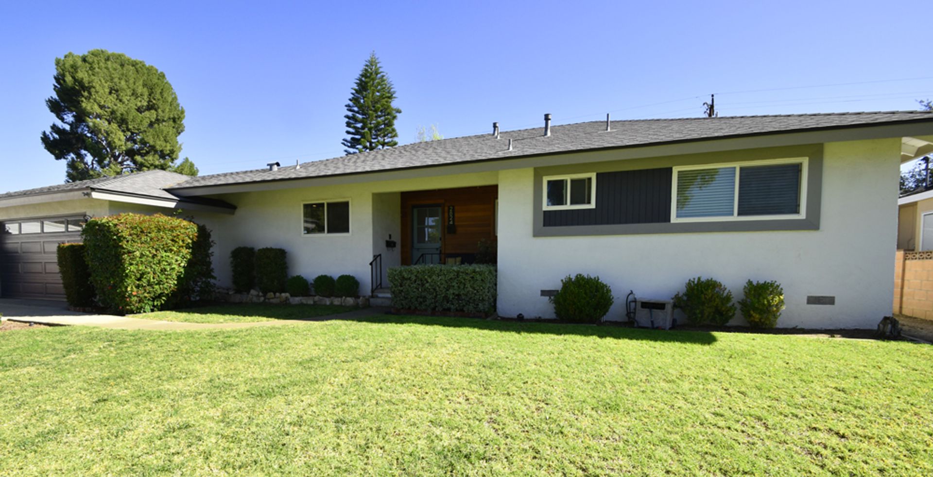 Fullerton House: 2824 Woodbine Avenue