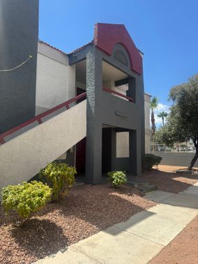 Beautifully maintained 3-bedroom, 2-bath second-floor condo in Summerlin – photo 1