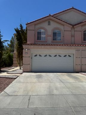 Beautiful 3-bedroom townhome with a private pool! – photo 1