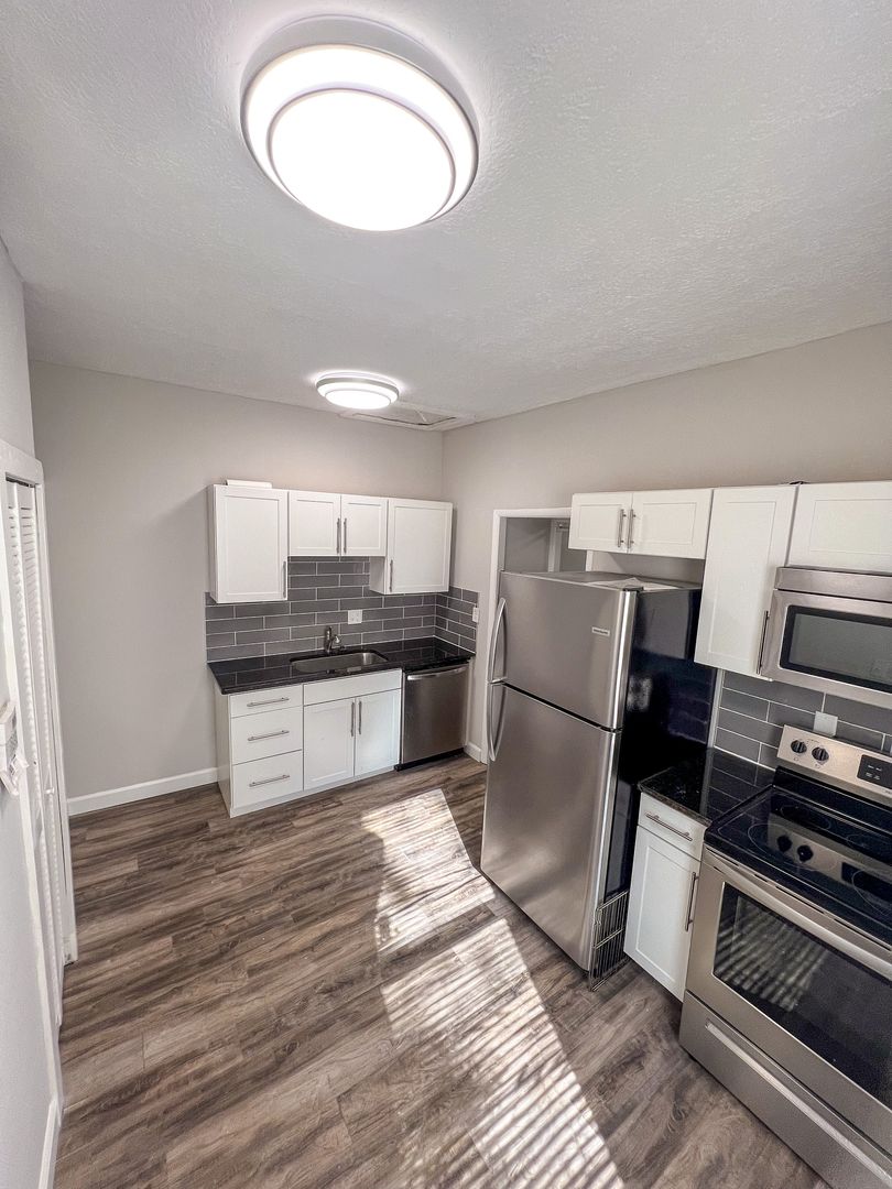 Columbus Apartment: 2437 Indianola Avenue