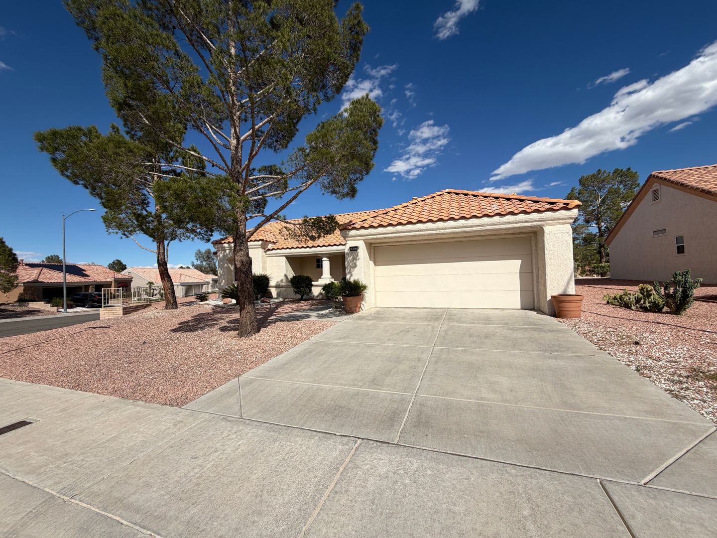 Las Vegas House: 2852 Bluff Point Dr