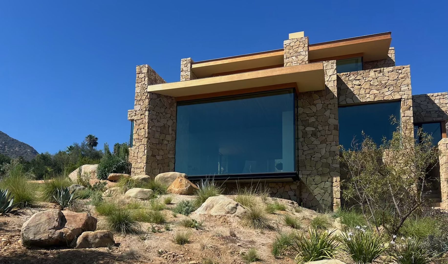 Ojai House: 2211 McNell
