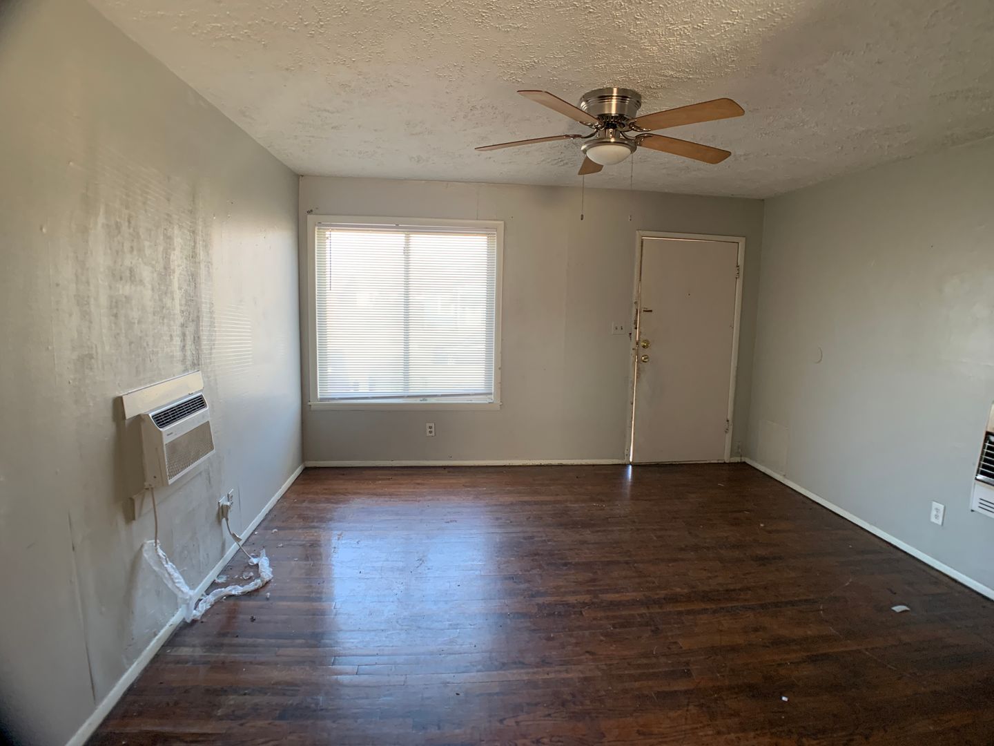 Warr Acres House: 6120 NW 55