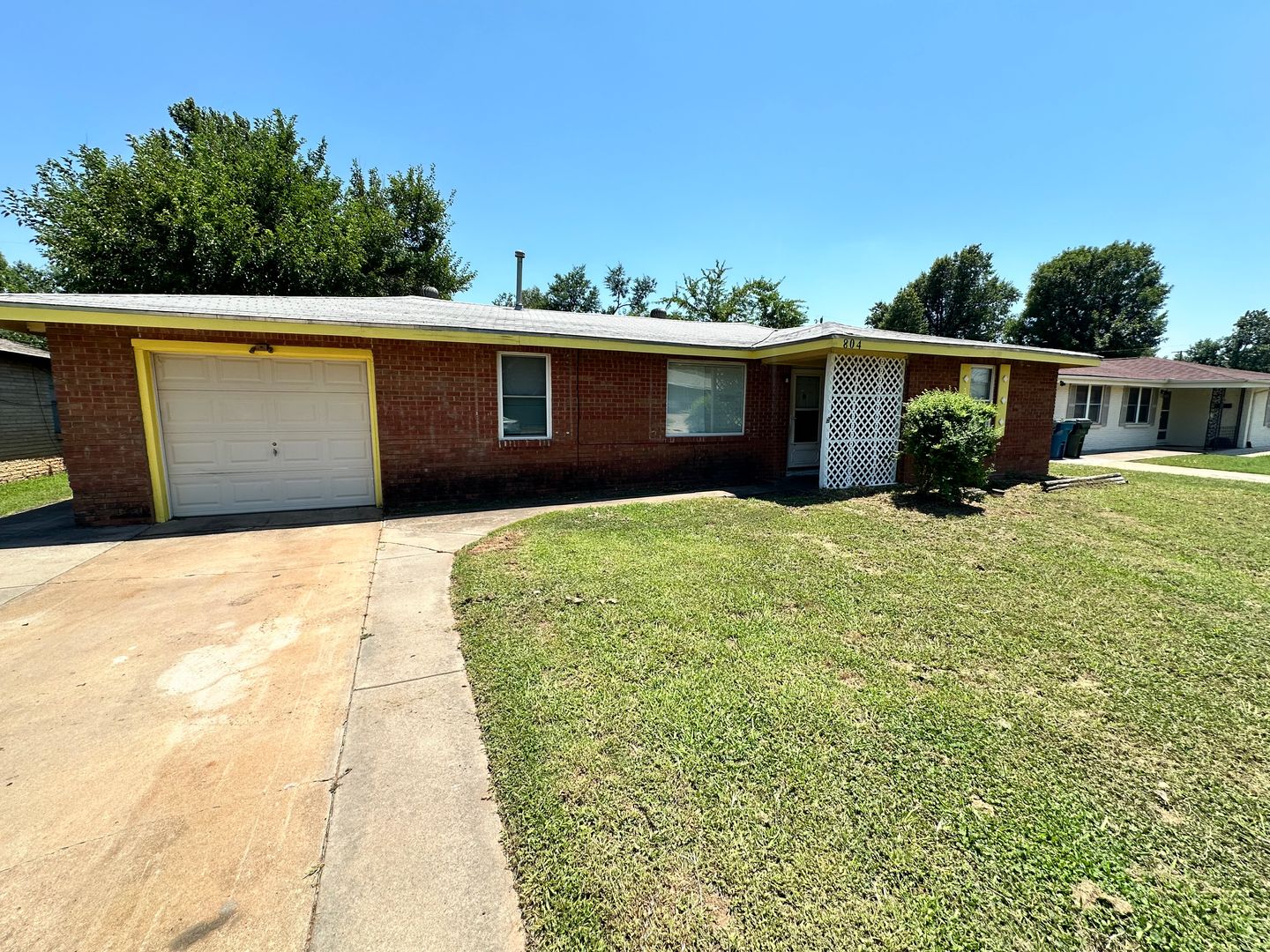 Midwest City House: 804 E. Steed Dr.