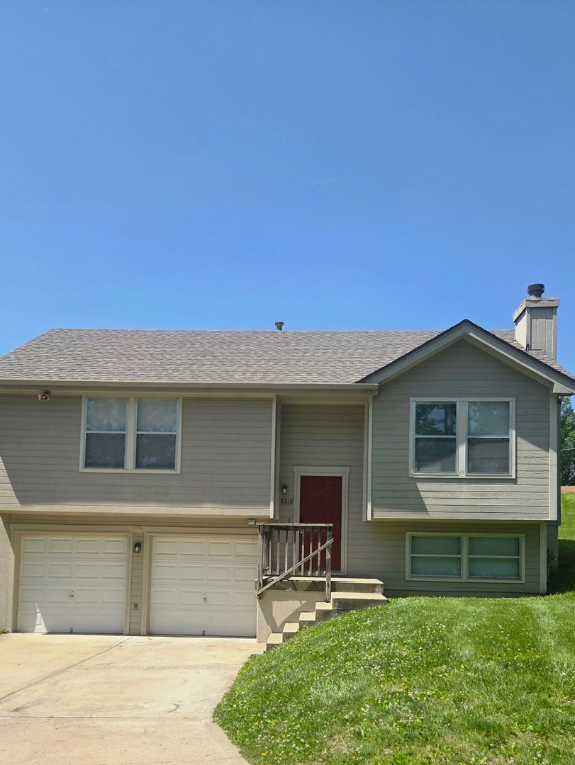Kansas City Apartment: 1321A NE 39th St.