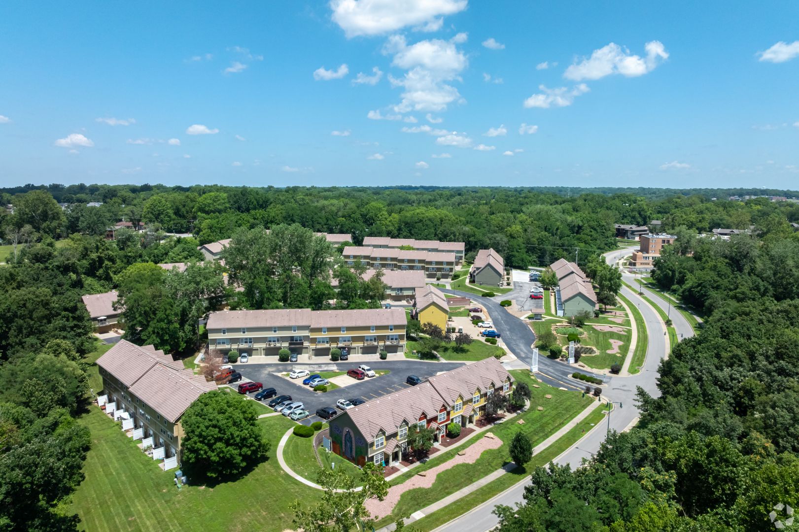 KANSAS CITY Apartment: 1321A NE 39th St.