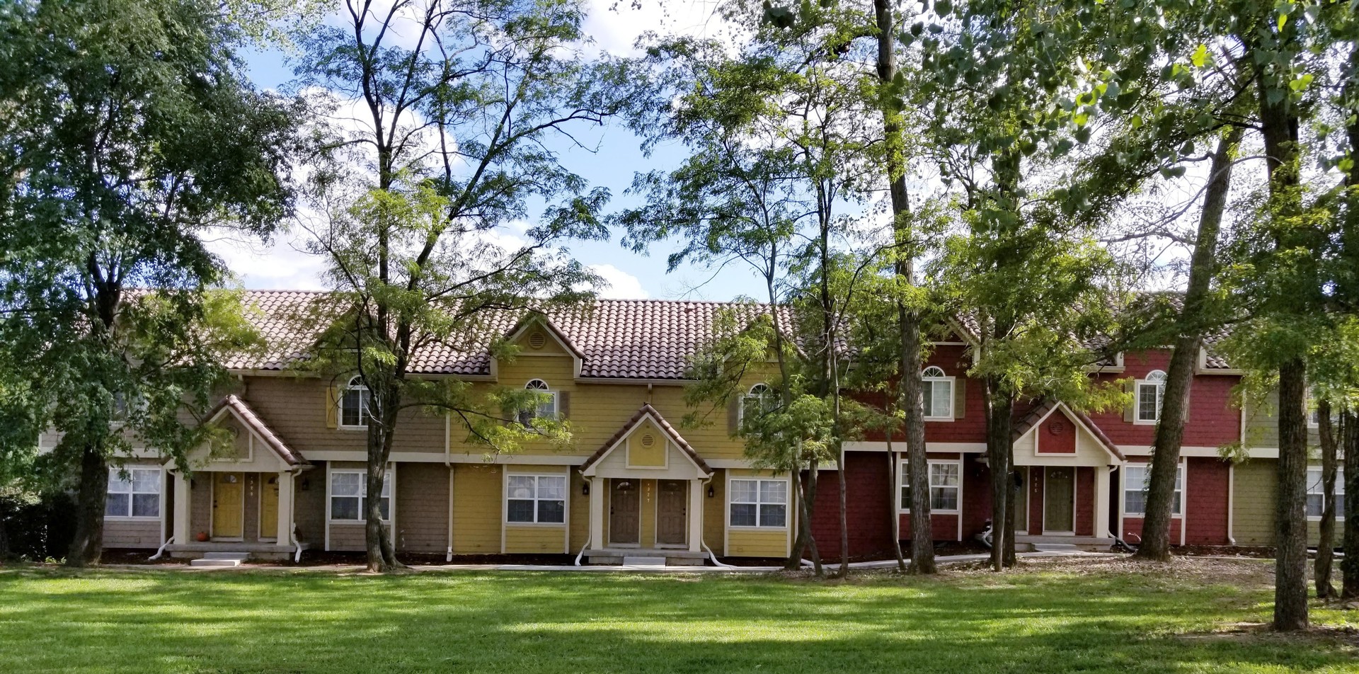 KANSAS CITY Apartment: 1321A NE 39th St.