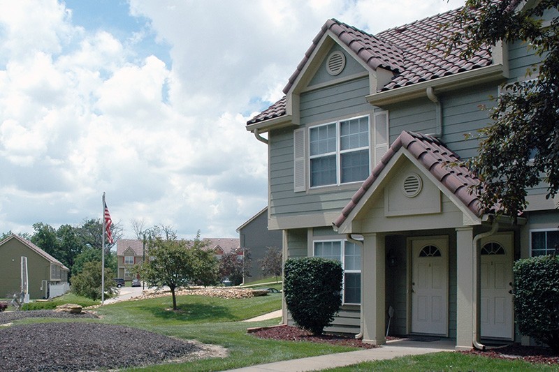 KANSAS CITY Apartment: 1321A NE 39th St.