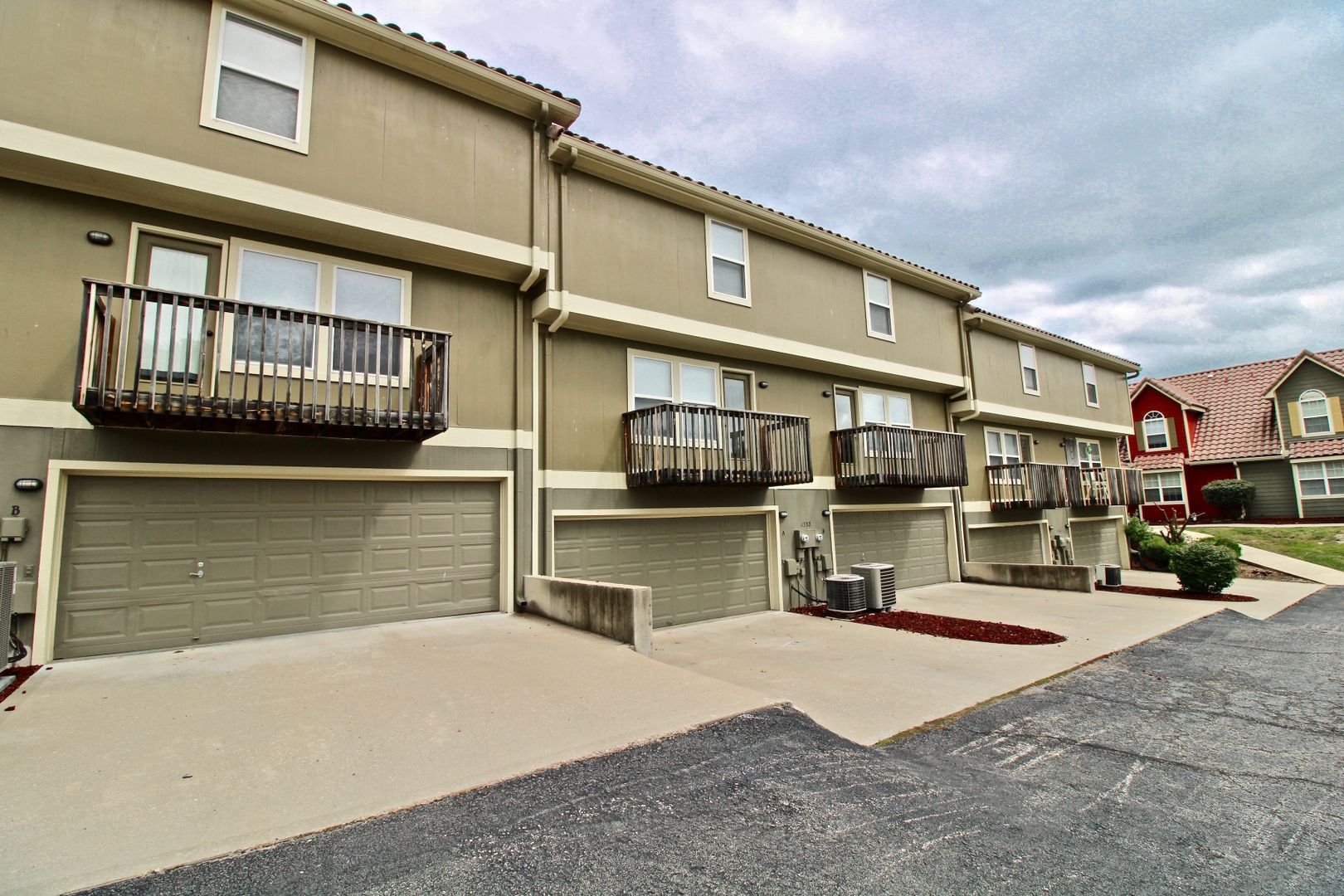 KANSAS CITY Apartment: 1321A NE 39th St.