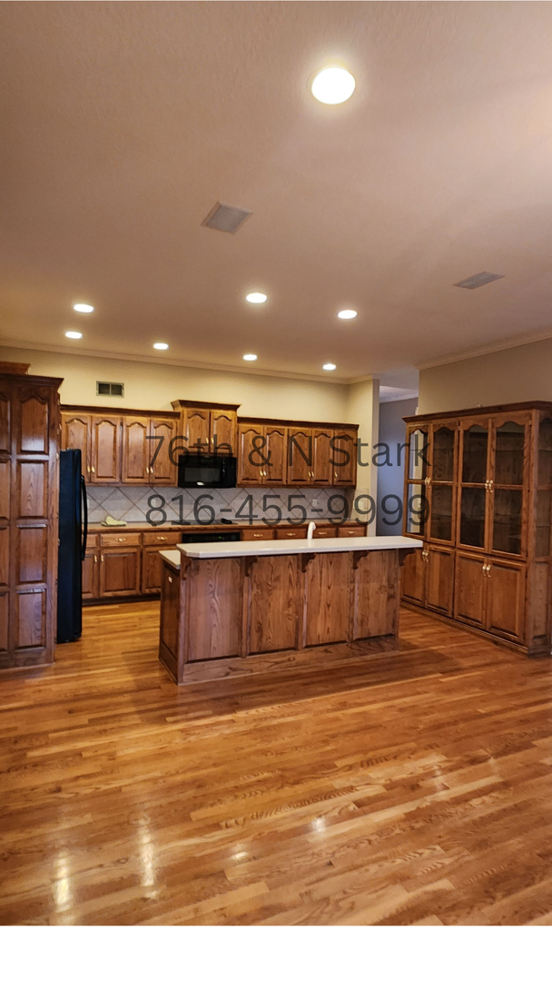 Kansas City Apartment: 1321A NE 39th Street