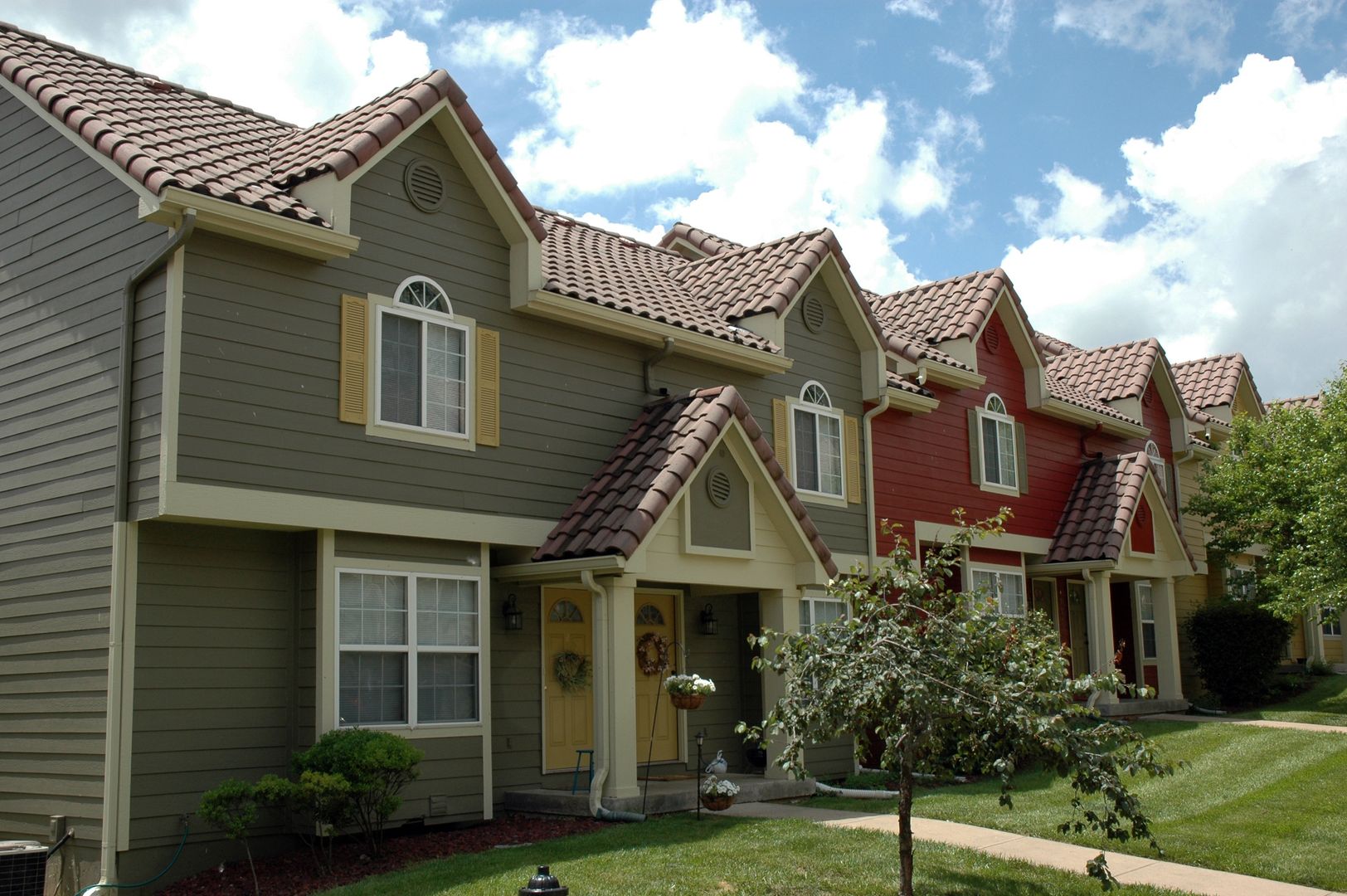 KANSAS CITY Apartment: 1321A NE 39th St.