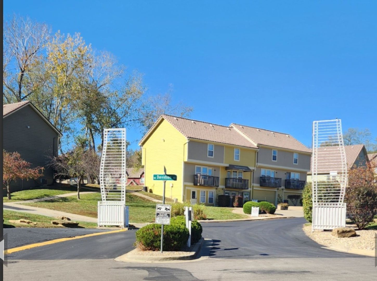 KANSAS CITY Apartment: 1321A NE 39th St.