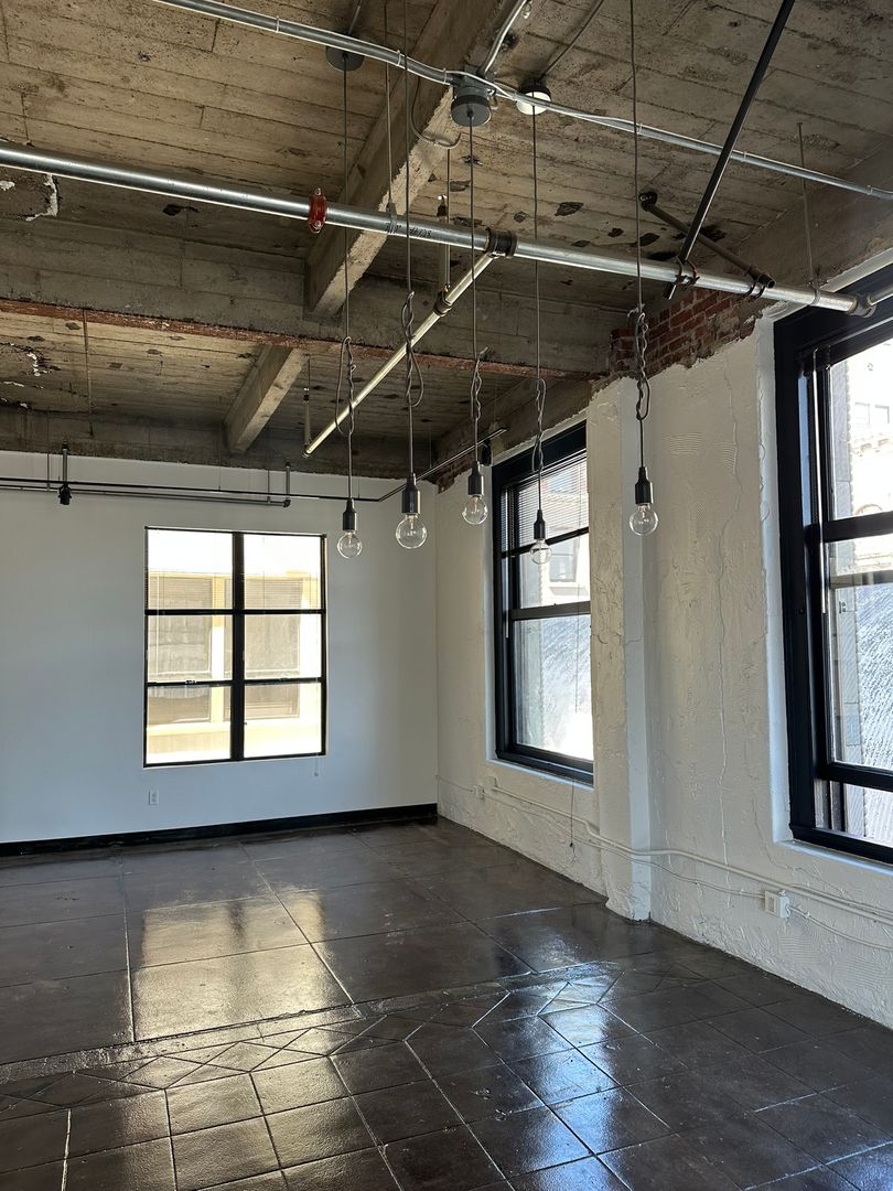 Los Angeles Apartment: 411 S. Main Street