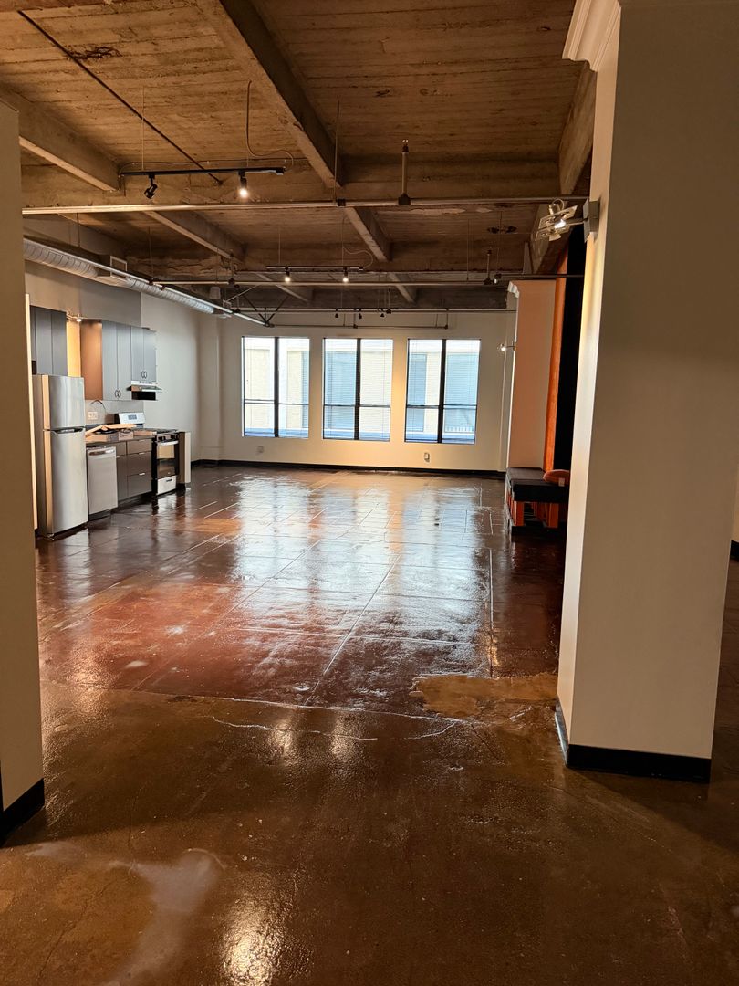 Los Angeles Apartment: 411 S. Main Street