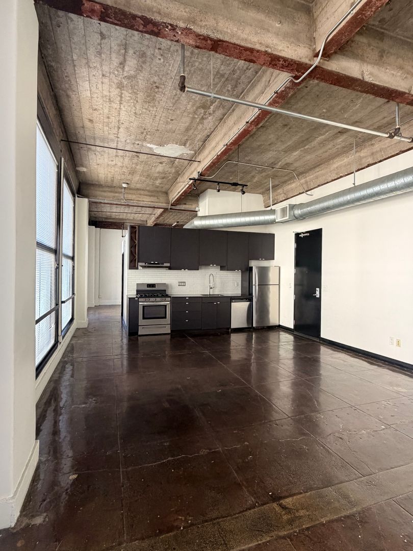 Los Angeles Apartment: 411 S. Main Street