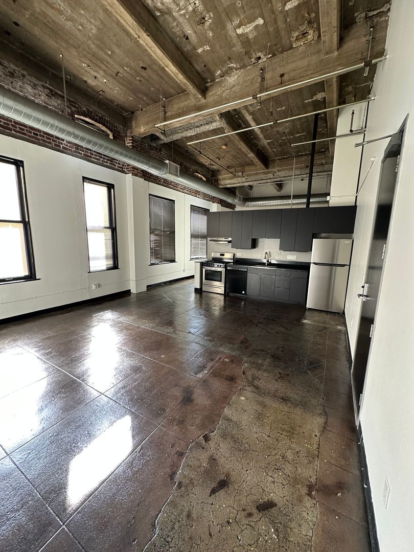 Los Angeles Apartment: 411 S. Main Street