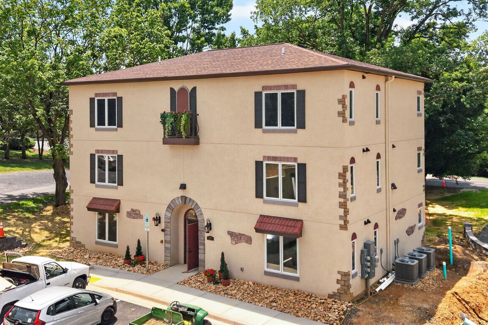 Harrisonburg House: 501 Roman Way Unit 301