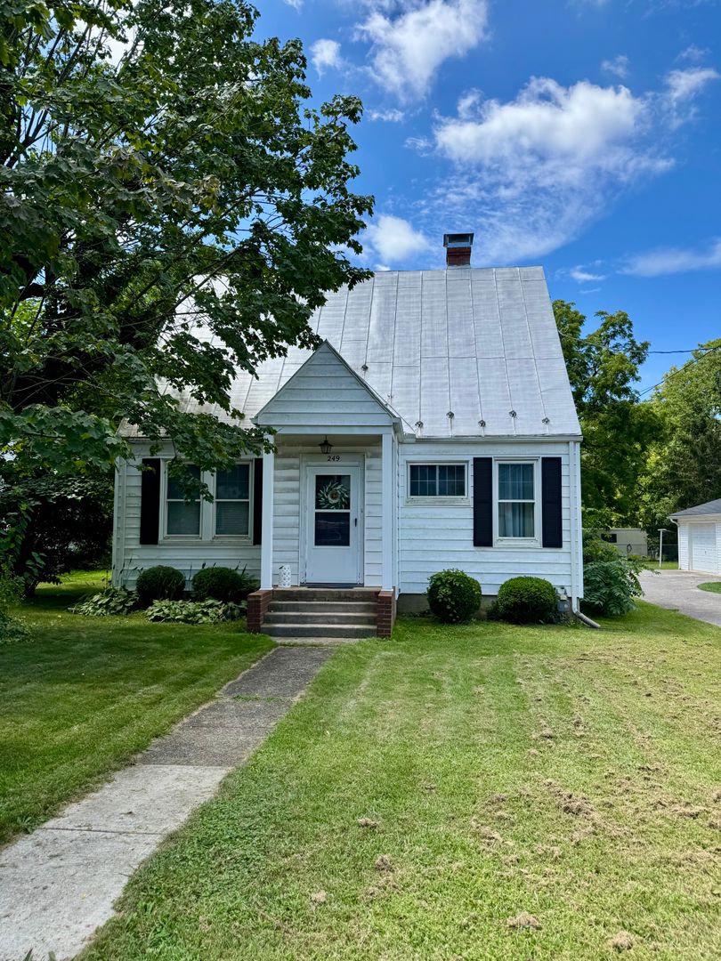 Harrisonburg House: 249 Monument Ave