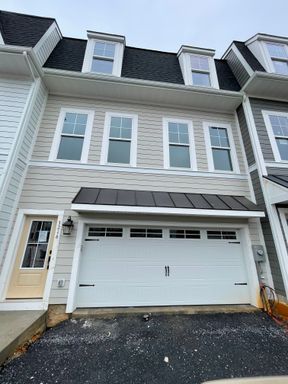 Townhouse for Rent in Preston Lake – photo 1