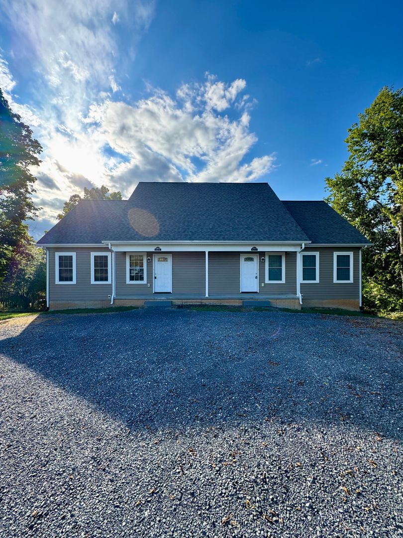 Woodstock House: 308A S. Water Street