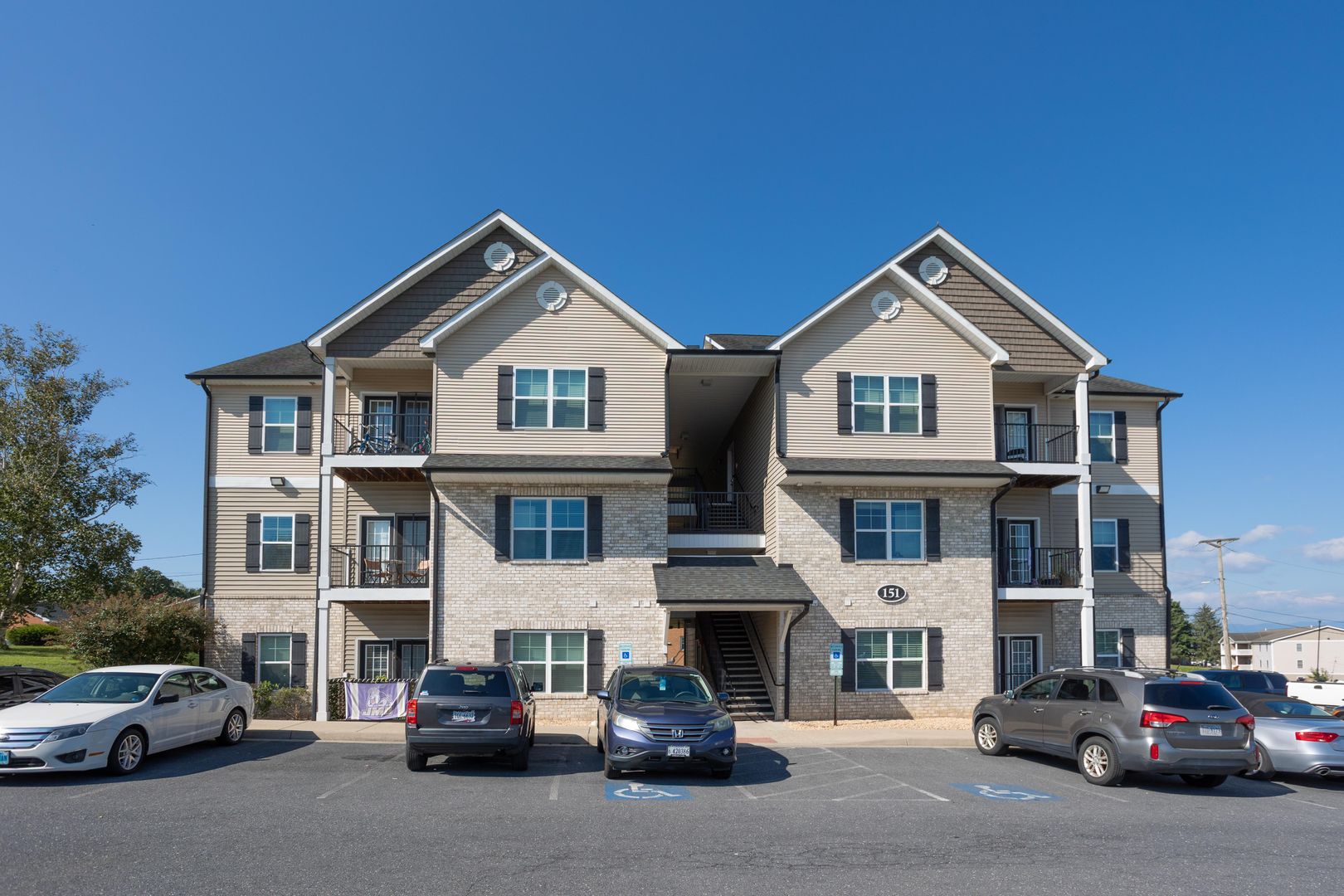 Harrisonburg House: 151 Howard Lane Apt 203