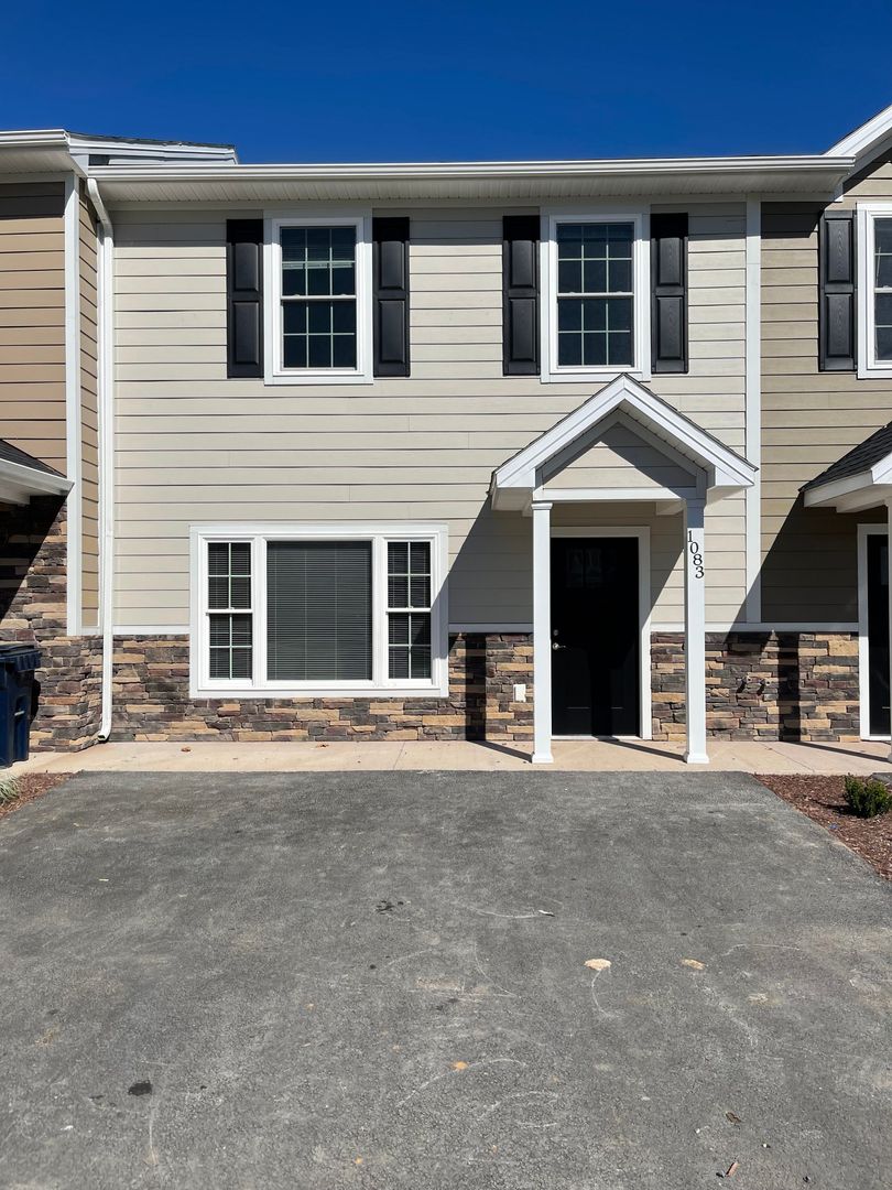 Rockingham House: 1089 Harvest Court