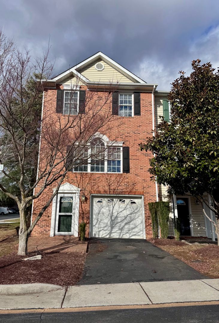 Harrisonburg House: 1434 Mountain Spring Lane