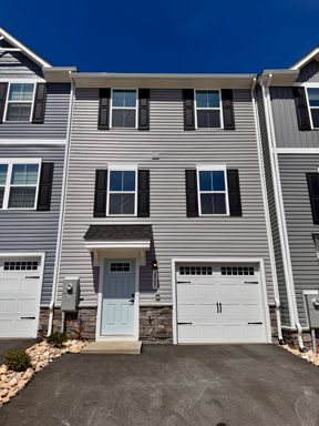 Brand New Townhouse in Ridgeview Subdivision – photo 1