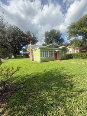 Listing photo thumbnail