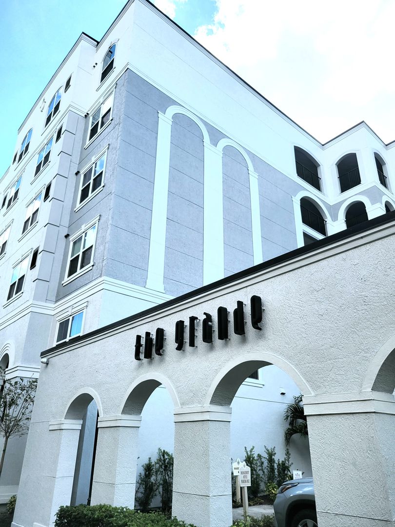 Orlando House: 304 E. South St #5021