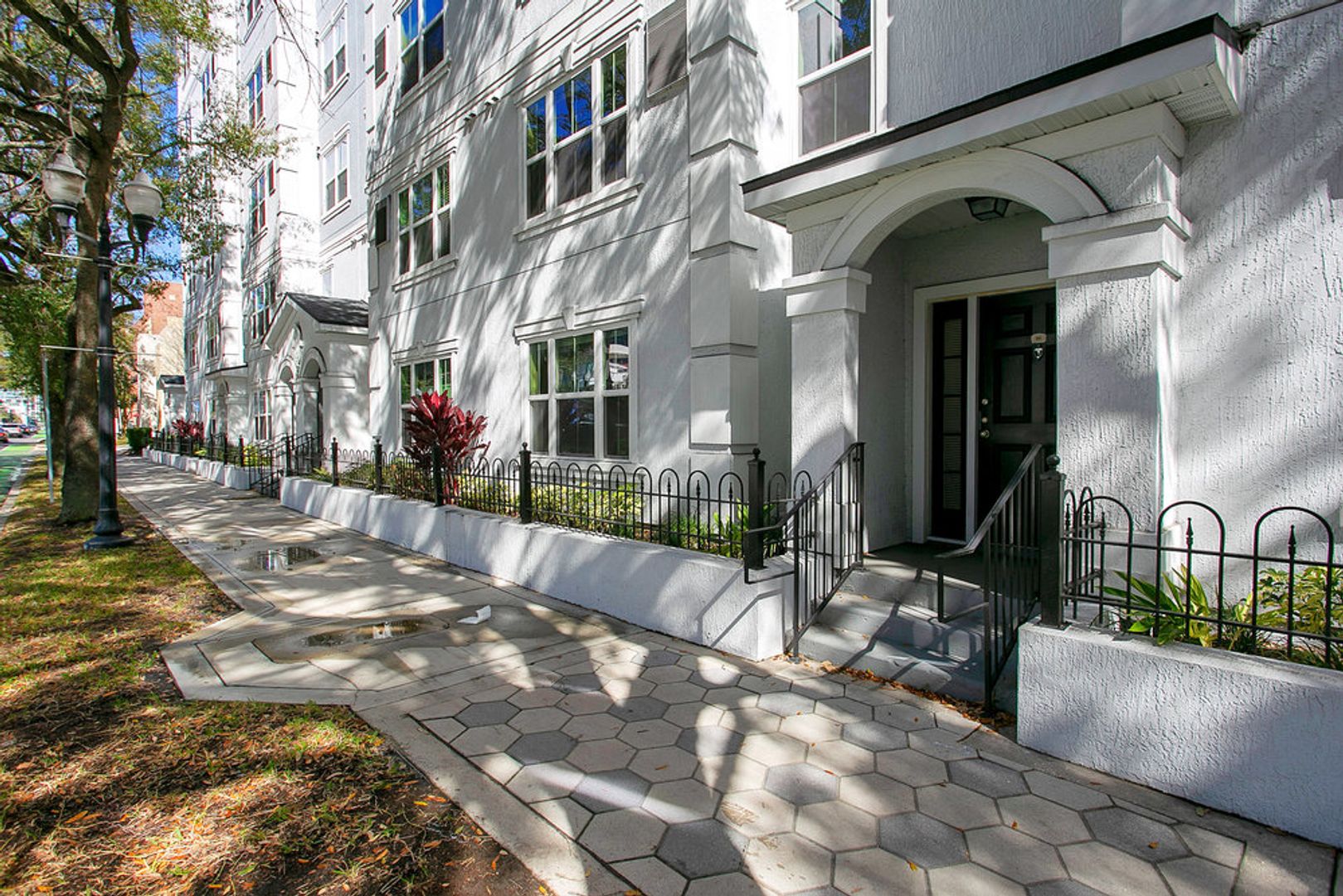 Orlando Townhome: 202 E South St. #1049