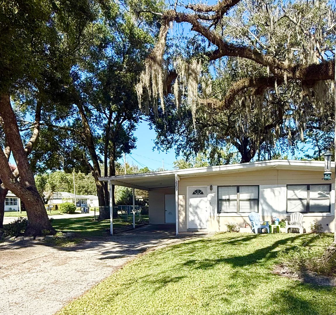 Orlando House: 2207 Vine St
